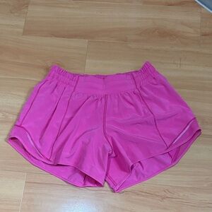 Lululemon Hotty Hot LR Short 4” — Sonic Pink